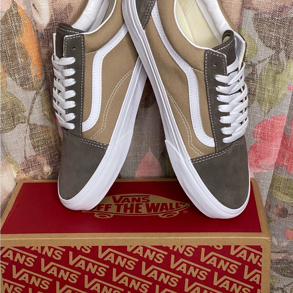 Vans “Old Skool” Sneakers Women’s Size 10.5 Men’s Size 9 Suede and Canvas NIB